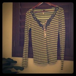 Very artsy We The Free top.💞